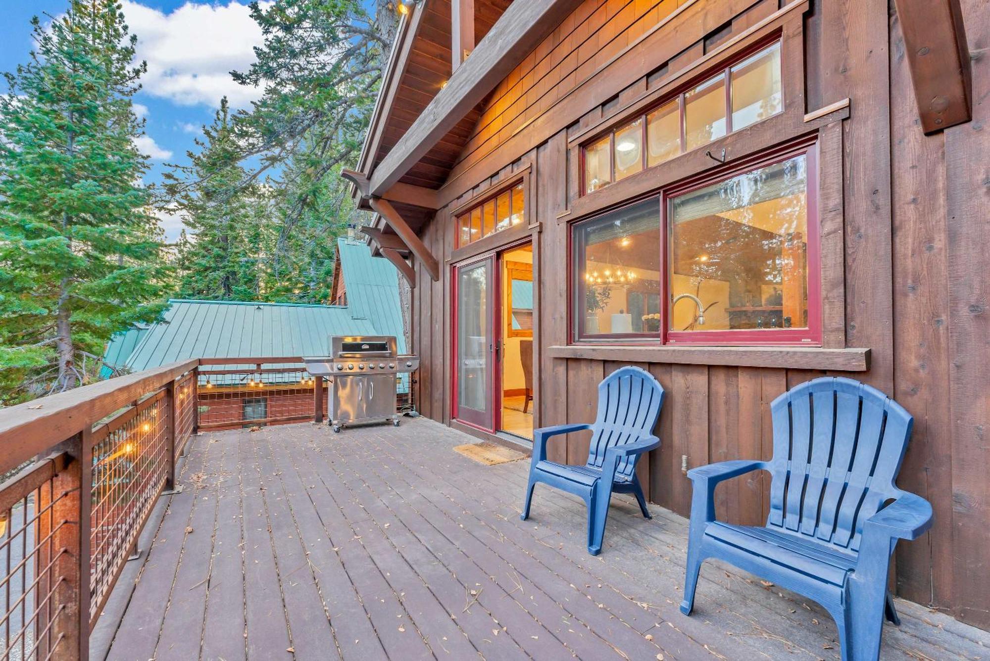 Modern Chalet: Hot Tub & Game Room Near Skiing Soda Springs Exterior photo